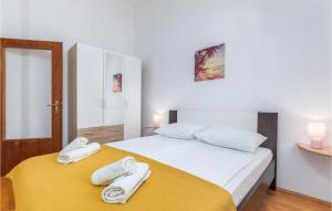 Posteľ alebo postele v izbe v ubytovaní 1 Bedroom Lovely Apartment In Pula