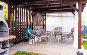 Patio nebo venkovní prostory v ubytování Stunning Home In Seline With Wifi