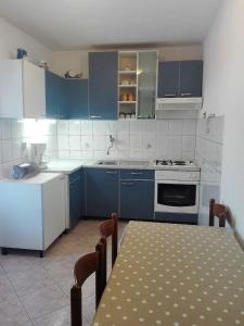 Kuchyňa alebo kuchynka v ubytovaní Apartments Soni