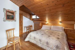 Postel nebo postele na pokoji v ubytování ATTICO Lodge