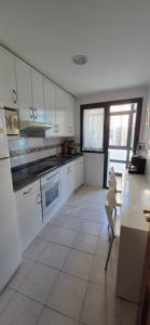 Kuchnia lub aneks kuchenny w obiekcie A Bruxo Fonte 8 pzs 2 baños Full Reg VUT38509