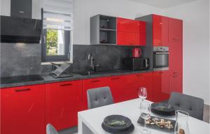 Kuchyňa alebo kuchynka v ubytovaní 3 Bedroom Awesome Home In Novigrad