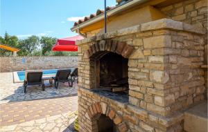 Patio nebo venkovní prostory v ubytování Holiday Home Golubovo With Fireplace I
