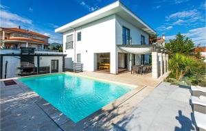 Bazén v ubytovaní Nice Home In Crikvenica With Sauna alebo v jeho blízkosti
