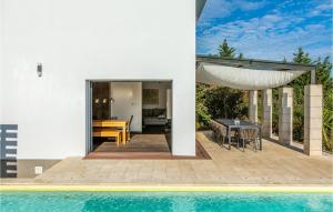 Bazén v ubytovaní Nice Home In Crikvenica With Sauna alebo v jeho blízkosti