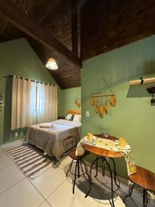 Postel nebo postele na pokoji v ubytování Chalé das Borboletas Vista Pedra Selada Visconde de Maua