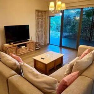 TV a/nebo společenská místnost v ubytování Mau Lakaz