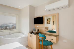 Postel nebo postele na pokoji v ubytování Tiye Pyramids Hotel