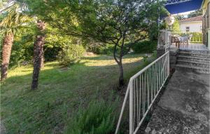 Taman di luar Amazing Apartment In Ika With Kitchen