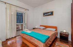 Katil atau katil-katil dalam bilik di Amazing Apartment In Ika With Kitchen +9 gambar