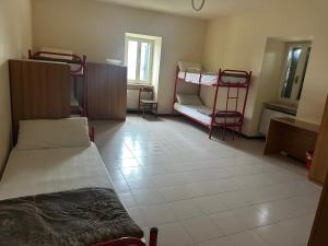 Postel nebo postele na pokoji v ubytování Hi Ostello Della Pace Assisi