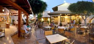 Restaurace v ubytování Cactus Beach Hotel