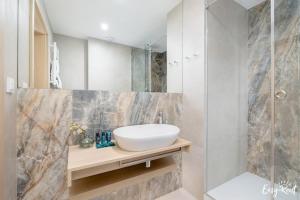 Ένα μπάνιο στο Apartment uk cin near Beach and Pool +21 φωτογραφίες
