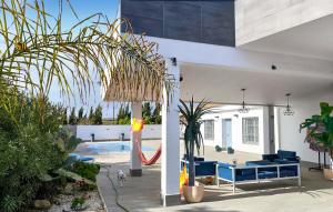 Πισίνα στο ή κοντά στο 3 Bedroom Cozy Home In Lucena