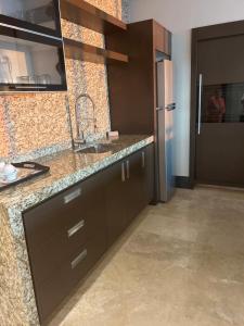 Η κουζίνα ή μικρή κουζίνα στο Luxury two bedroom condo +4 φωτογραφίες