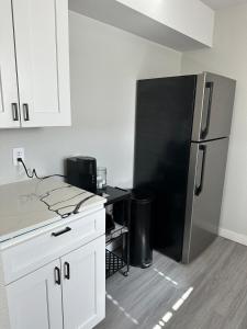 Кухня или мини-кухня в 806 Townhouse at Ave U
