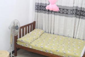 Ένα ή περισσότερα κρεβάτια σε δωμάτιο στο Sujee's Guest House