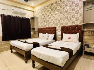 Postel nebo postele na pokoji v ubytování MARINA PALACE