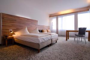 Un pat sau paturi într-o cameră la Petul Apart Hotel Am Ruhrbogen