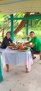 Majutusasutuse Rana Treehouse külastajad