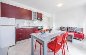 Kuchyň nebo kuchyňský kout v ubytování Apartment Grebastica Lxxxviii