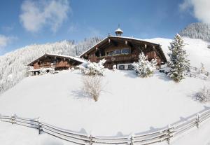 a log cabin in the snow in front at Romantiksuite in Alpbach