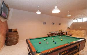 Fotografia z galérie ubytovania Six-Bedroom Holiday Home In Omis v Omise