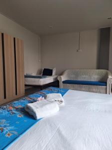 Postel nebo postele na pokoji v ubytování Lalisa Hotel Aonang
