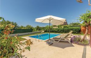 a swimming pool with an umbrella and two chairs and a swimming pool at Holiday Home Kresevo 23 in Kreševo