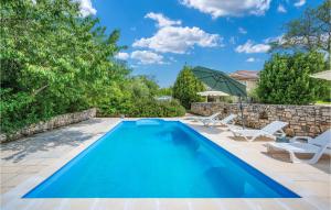 Bazén v ubytování One-Bedroom Holiday Home In Labin nebo v jeho okolí