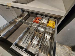 Köök või kööginurk majutusasutuses The Platinum 2 Premium Suite by Reluxe
