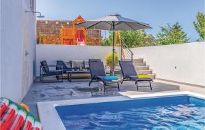 Бассейн в Apartment Pula 21 или поблизости