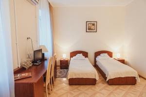 Llit o llits en una habitació de Отель "Евразийский"