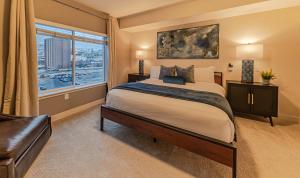 a bedroom with a large bed and a window at Capital Views 2BR 2BA Pool,Gym,Convention Centre in Salt Lake City