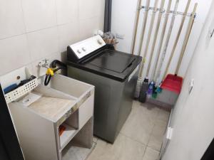 a kitchen with a stove and a sink and a refrigerator at Edificio Wil Hostal Apt 201 in Cali