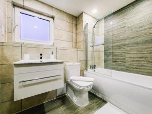 Bilik mandi di Apartment Near NEC, BHX, Bullring & Solihull