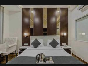 Postel nebo postele na pokoji v ubytování Super Hotel O Raas Near Near Paschim Vihar