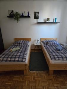 Posteľ alebo postele v izbe v ubytovaní Orsi Szálláshelyek Kecskemét 2