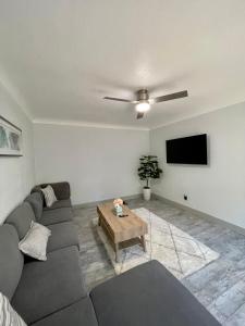 Φωτογραφία από το άλμπουμ του Two bedroom midtown beauty στο Σακραμέντο