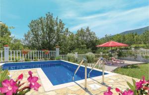 Bazén v ubytování Holiday Home Gata Ostrvica nebo v jeho okolí