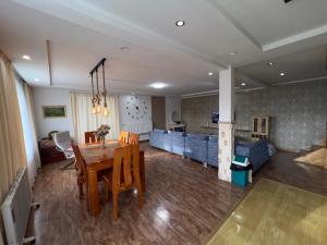 Gallery image of SARAN Guest House in Gachuurt