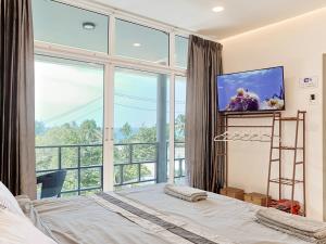 TV a/nebo společenská místnost v ubytování Moonway Bungalows