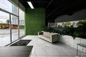 Χώρος καθιστικού στο Ocean View Private Room Balcony, Pool, Rooftop Gym Next to Hilton Panama