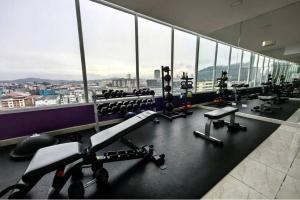 Γυμναστήριο ή/και όργανα γυμναστικής στο Ocean View Private Room Balcony, Pool, Rooftop Gym Next to Hilton Panama