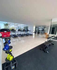 Γυμναστήριο ή/και όργανα γυμναστικής στο Ocean View Private Room Balcony, Pool, Rooftop Gym Next to Hilton Panama