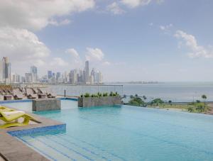 Πισίνα στο ή κοντά στο Ocean View Private Room Balcony, Pool, Rooftop Gym Next to Hilton Panama
