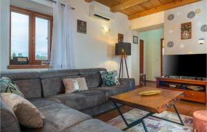 TV a/nebo společenská místnost v ubytování Holiday Home Dalmatinska Croatia