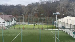 an empty tennis court with a tennis court at Europa Ocna Mures in Ocna-Mureşului