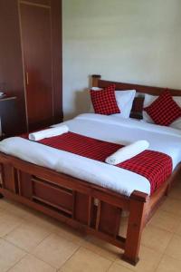 Postel nebo postele na pokoji v ubytování Homebase gardens hotel & safaris