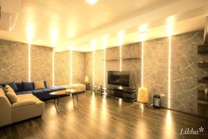 TV a/nebo společenská místnost v ubytování Likha Wellness Resort